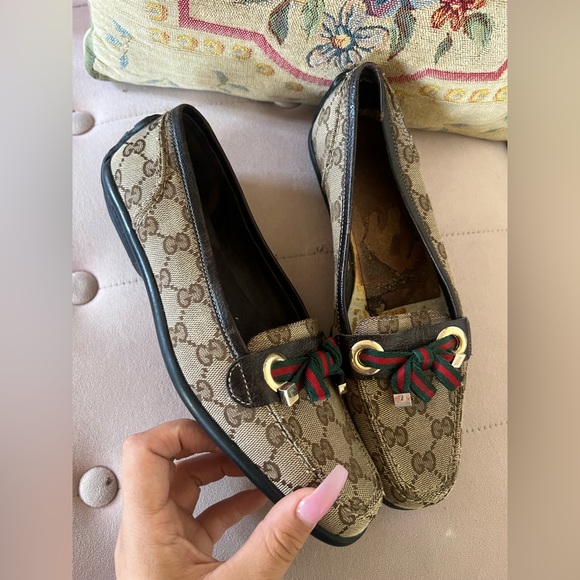 - ❣️Authentic Vintage Gucci Monogram Loafers❣️ - Picture 2 of 12